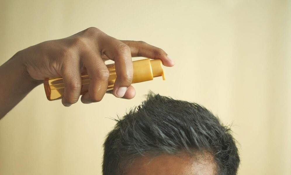 How Hair Growth Oil Can Help Men Regain Confidence 